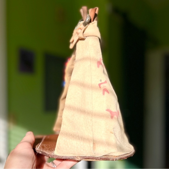 VTG Native American Family Huddled In Tipi Still Life Collectible 3D Art Accent - Picture 7 of 11